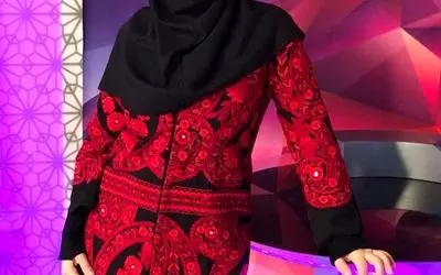 خانه مجری معروف تلویزیون با چیدمان رمانتیک شمع و گلدان، حال و هوای شاعرانه و زیبا را به نمایش می‌گذارد