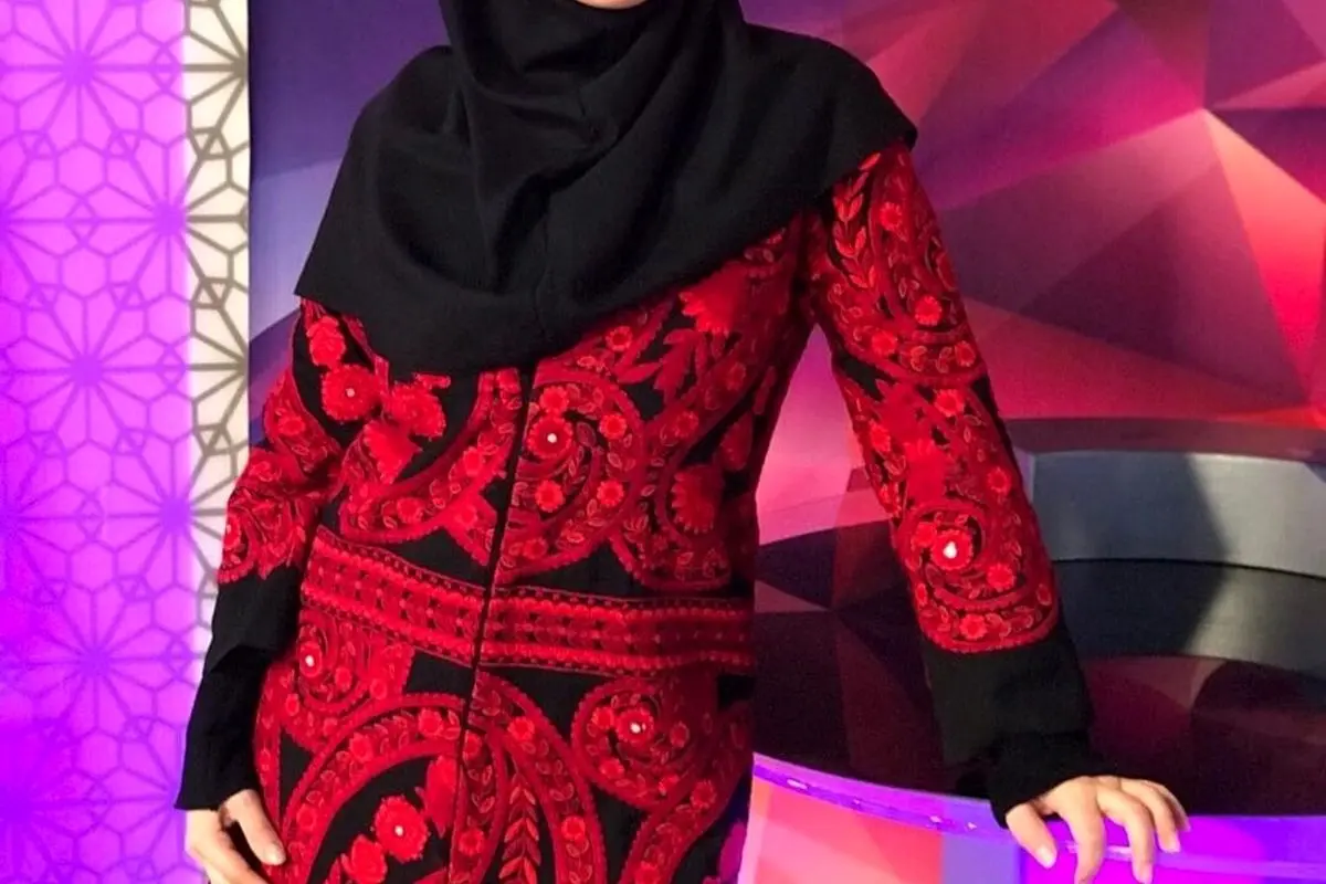 خانه مجری معروف تلویزیون با چیدمان رمانتیک شمع و گلدان، حال و هوای شاعرانه و زیبا را به نمایش میگذارد
