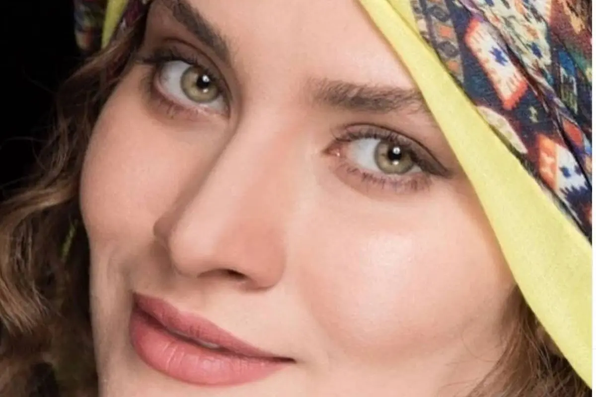 ساناز سعیدی با استایل کوتاه و شیک در کنار سد + پیام الهام‌بخش و عکس جدید در اینستاگرام