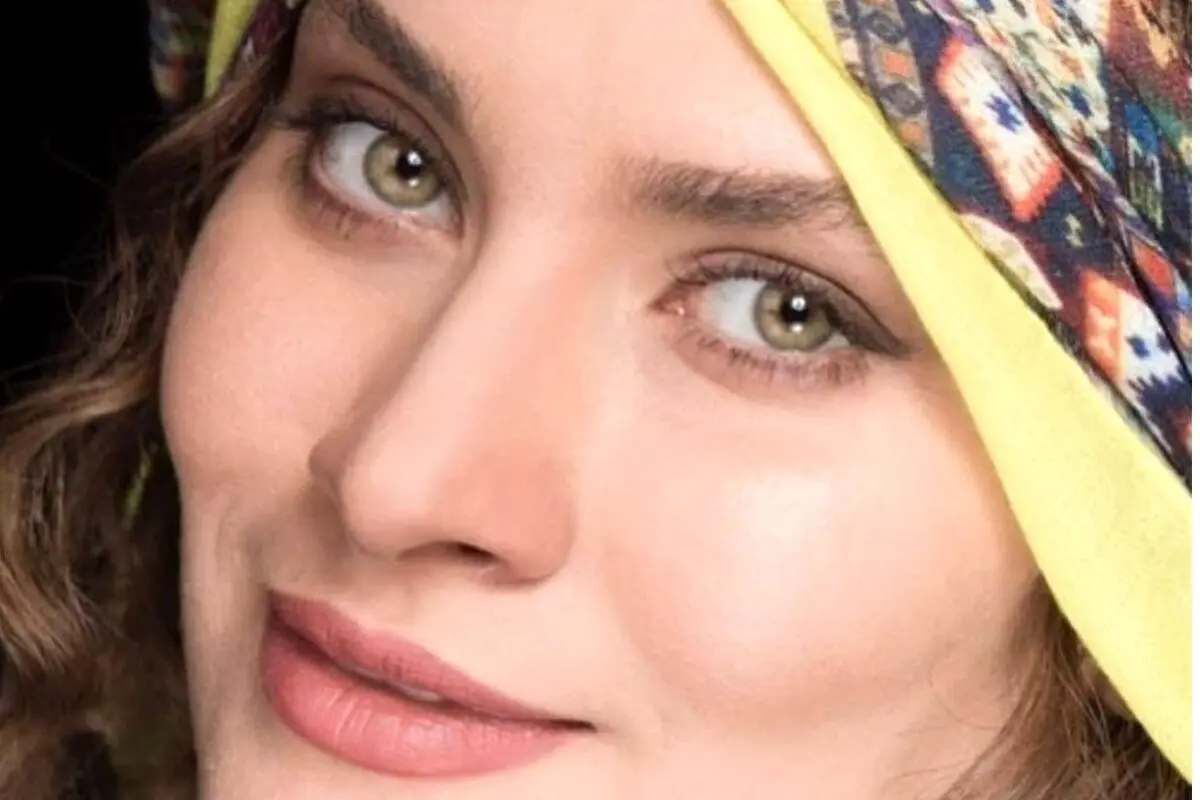 ساناز سعیدی با استایل کوتاه و شیک در کنار سد + پیام الهام‌بخش و عکس جدید در اینستاگرام