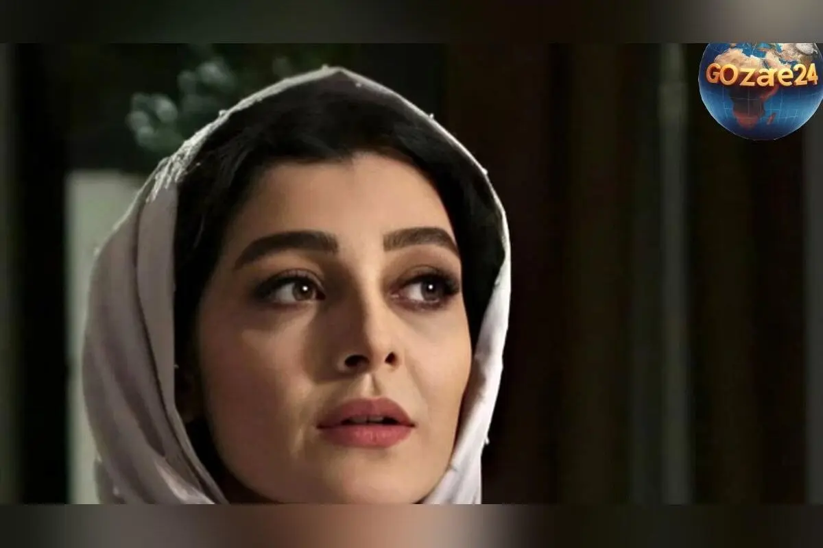 ساره بیات در ساختمان مدرن با استایل هنری و پیام تبریک روز سه‌شنبه