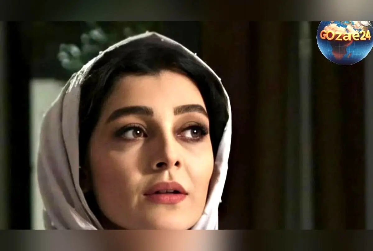 ساره بیات در ساختمان مدرن با استایل هنری و پیام تبریک روز سه‌شنبه