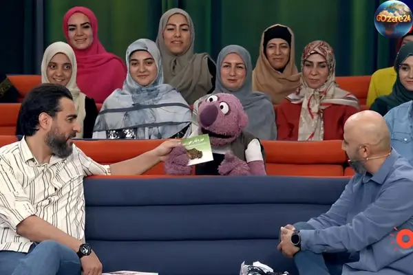 عشق جناب‌خان به یک وزغ و اعتراف ملخ عاشق! |جنابخان بعد از خواندن کتاب قورباغه ات را قورت بده تاثیرگرفت و واقعا قورت داد!