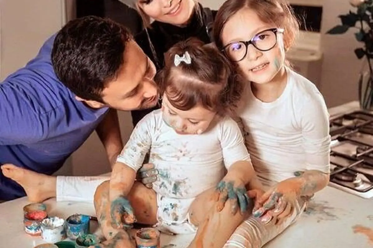 تصویر رنگارنگ میز ناهار و چیدمان ایرانی در خانه شاهرخ استخری و همسرش در بلژیک + استوری جالب سپیده بزمیپور