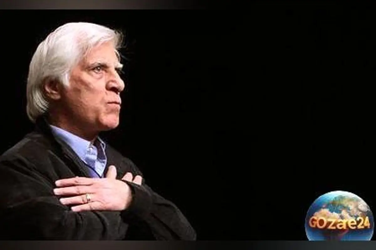 مراسم عزای بهرام بیضایی در آمریکا با میز ایرانی، عکس‌های دوران کودکی و گل‌های سفید