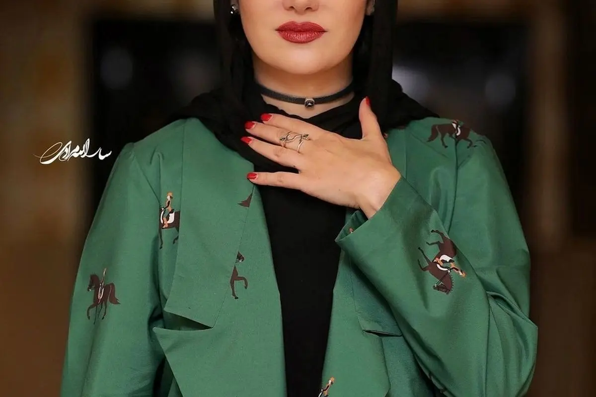 بهاره افشاری با هودی بامزه میکی‌موسی و رنگ‌های جذاب، استایل خاص خود را در استوری اینستاگرام به نمایش گذاشت!