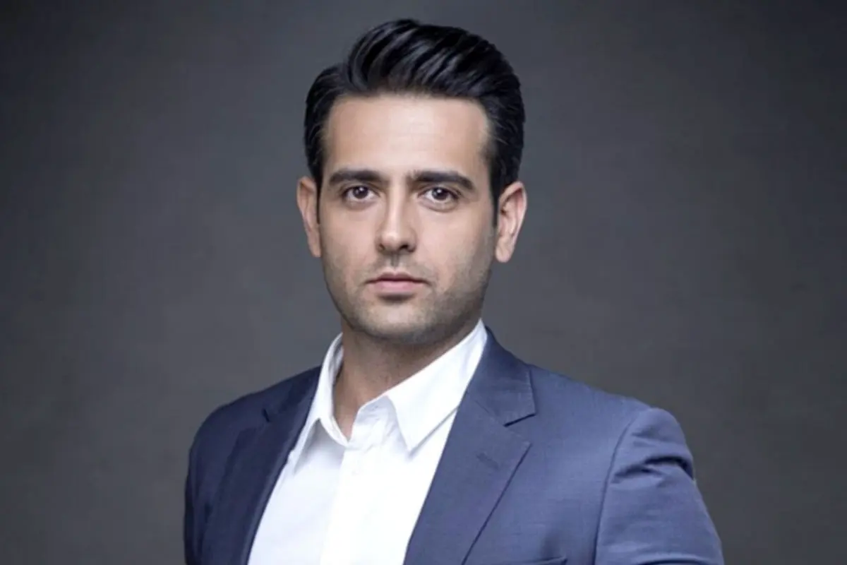 حضور امیرحسین آرمان و امین میرشکاری در نقش جوانی احمدرضا احمدی و مسعود کیمیایی در قسمت هفتم سریال «تاسیان».