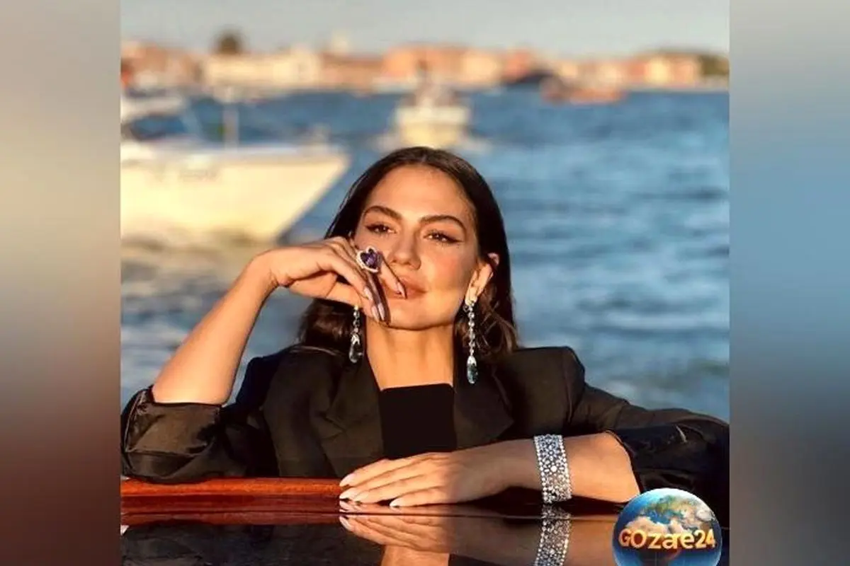 دمت اوزدمیر در جشنواره ونیز ۲۰۲۳ با استایل آنتیک و جواهرات زیبا مجذوب همگان شد