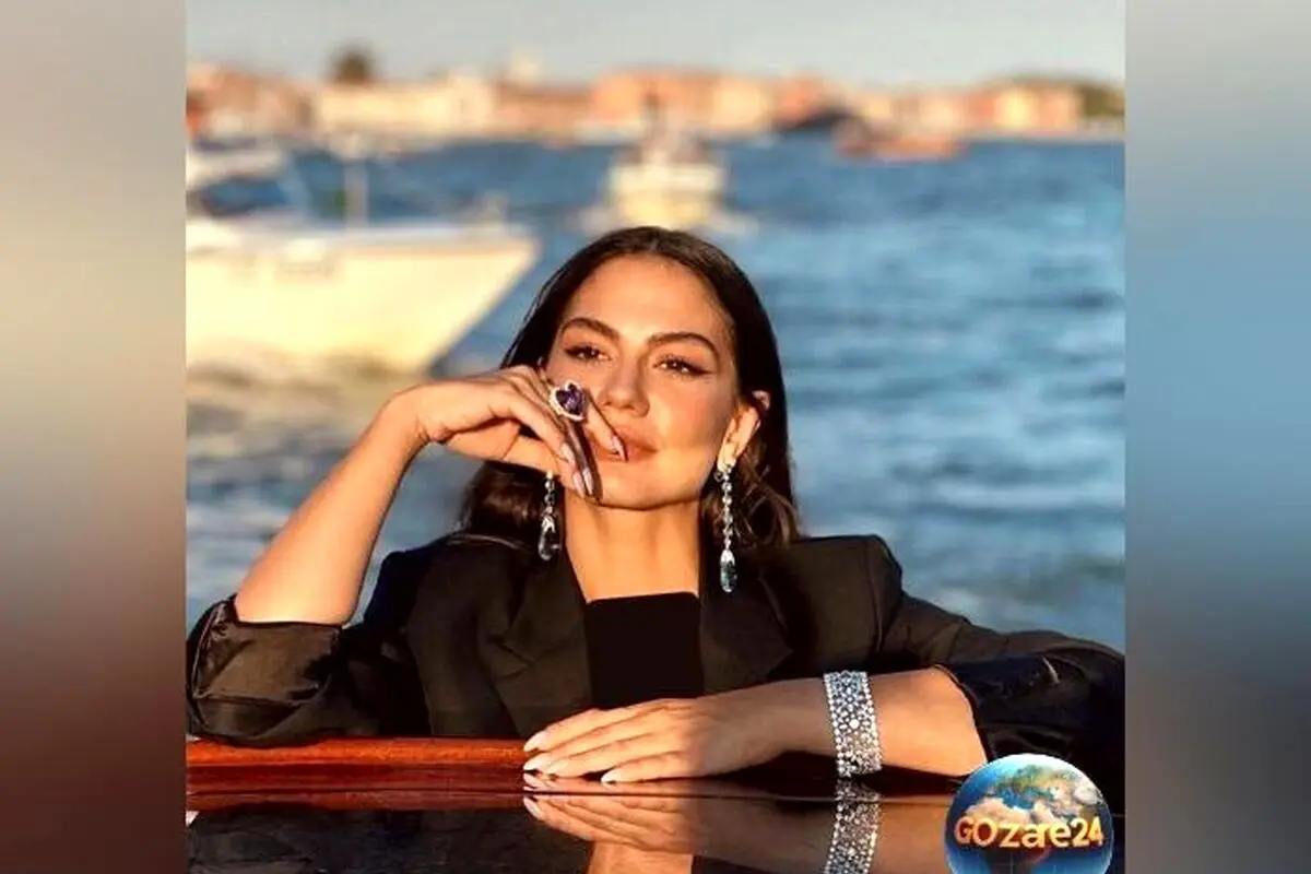 دمت اوزدمیر در جشنواره ونیز ۲۰۲۳ با استایل آنتیک و جواهرات زیبا مجذوب همگان شد