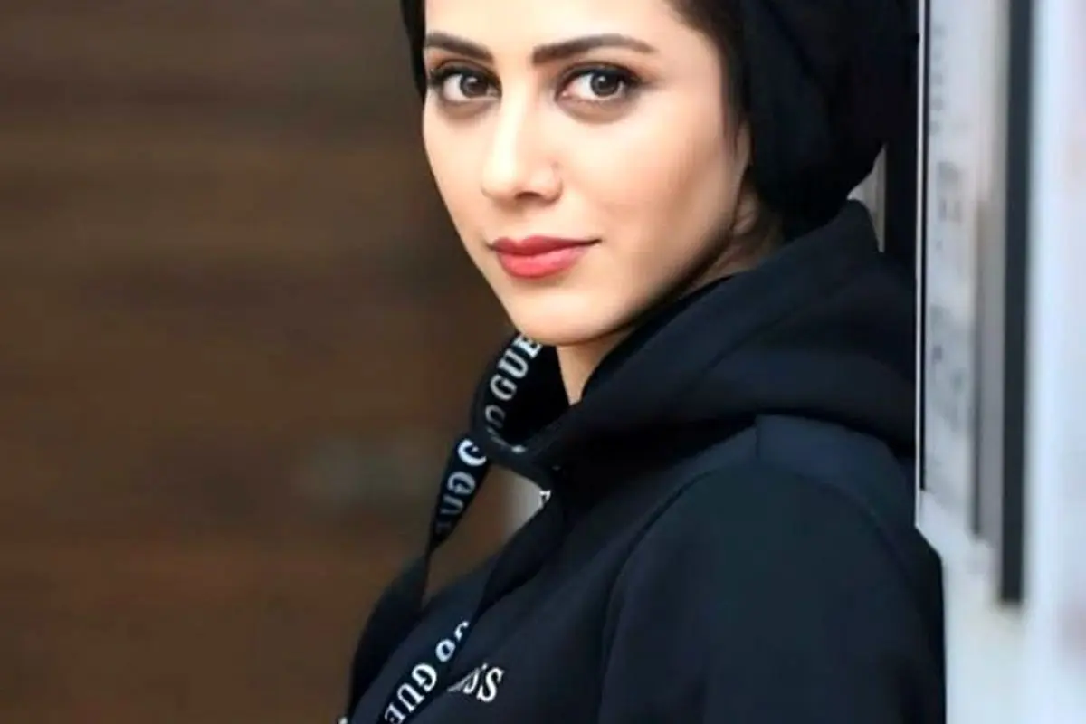 تصویر لو رفته از صمیمیت مونا فرجاد و شقایق دهقان در اتاق گریم + واکنش‌ها