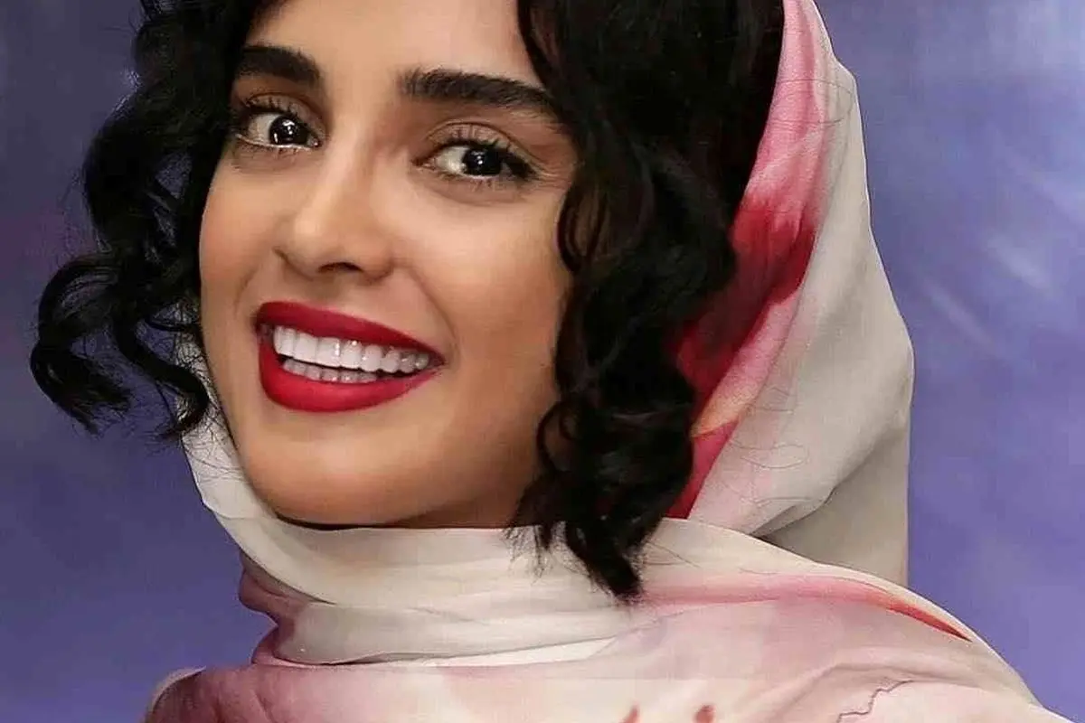 الهه حصاری با استایل چهارخونه و اسپورت در صفحه اینستاگرامش: پیام انگیزشی «هرگز کسی از خندیدن نمیمیرد»