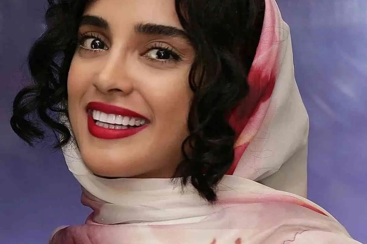 الهه حصاری با استایل چهارخونه و اسپورت در صفحه اینستاگرامش: پیام انگیزشی «هرگز کسی از خندیدن نمی‌میرد»