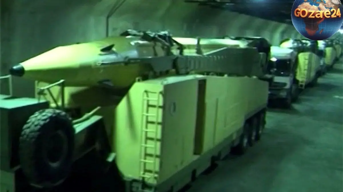 عکس نادر از دیدار سردار حاجی زاده و علی لاریجانی در شهر موشکی سپاه سال 94 | سفر در زمان به دوران موشکی ایران