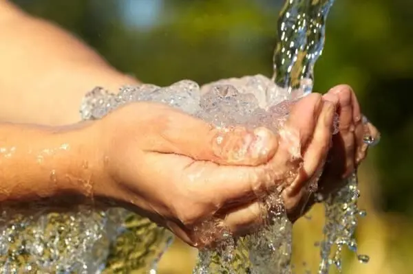 تعبیر خواب آب جاری: از نگاه سنتی تا روان‌شناسی مدرن در ۷ روایت