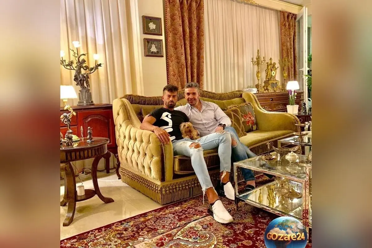 تصویر لوکس از منزل رامین رضائیان با مبل و صندلی‌های خاص و چیدمان چوبی جذاب + عکس