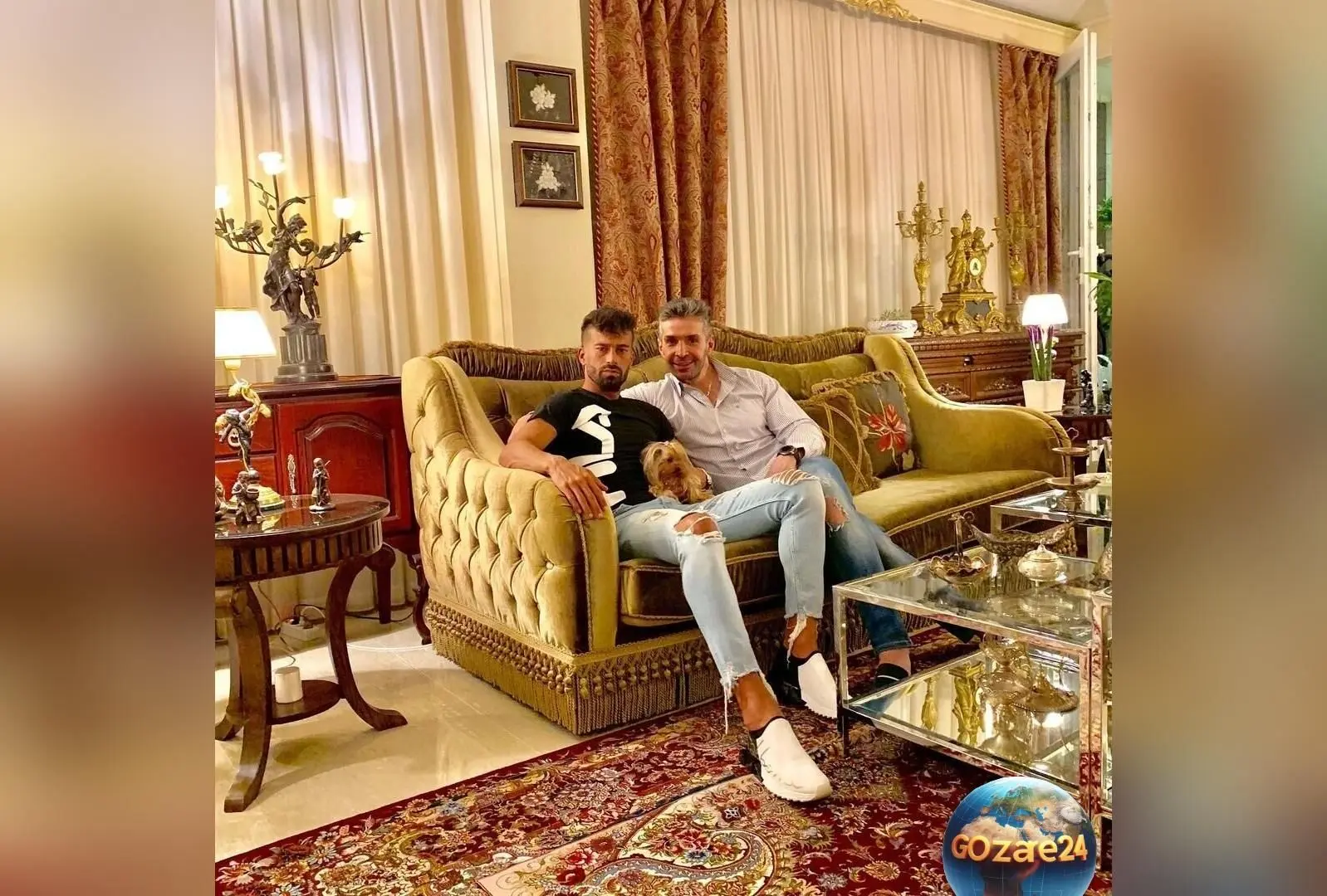تصویر لوکس از منزل رامین رضائیان با مبل و صندلی‌های خاص و چیدمان چوبی جذاب + عکس