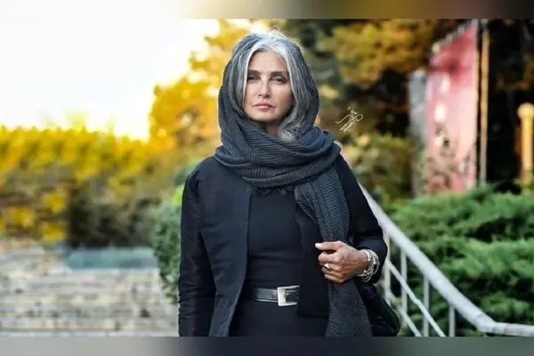 رویا جاویدنیا در ۶۰ سالگی با استایل اسپرت و مدرن در جشن نفس، توجه همگان را جلب کرد