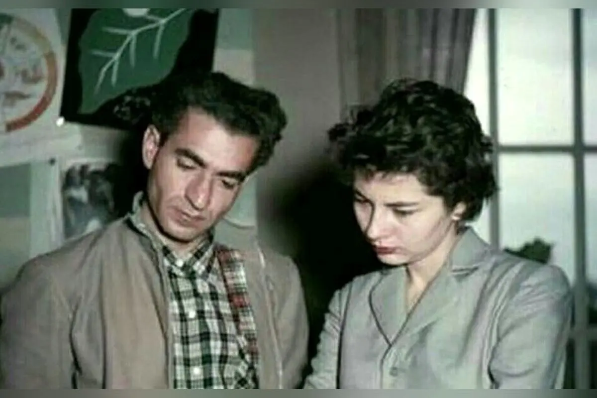 تصویر نادر از روز عروسی محمدرضا پهلوی و ثریا اسفندیاری در کاخ مرمر تهران (۱۳۲۹)