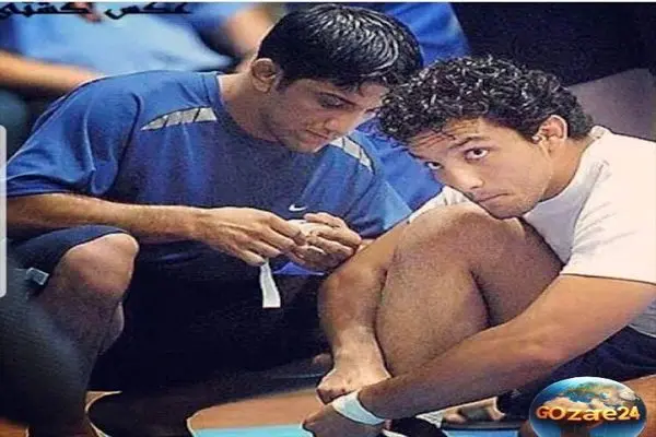 عکس قدیمی علیرضا دبیر و پژمان درستکار در نوجوانی با لباس بزرگ و لبخند ملیح | تصاویر نادر از چهره‌های شاخص کشتی ایران