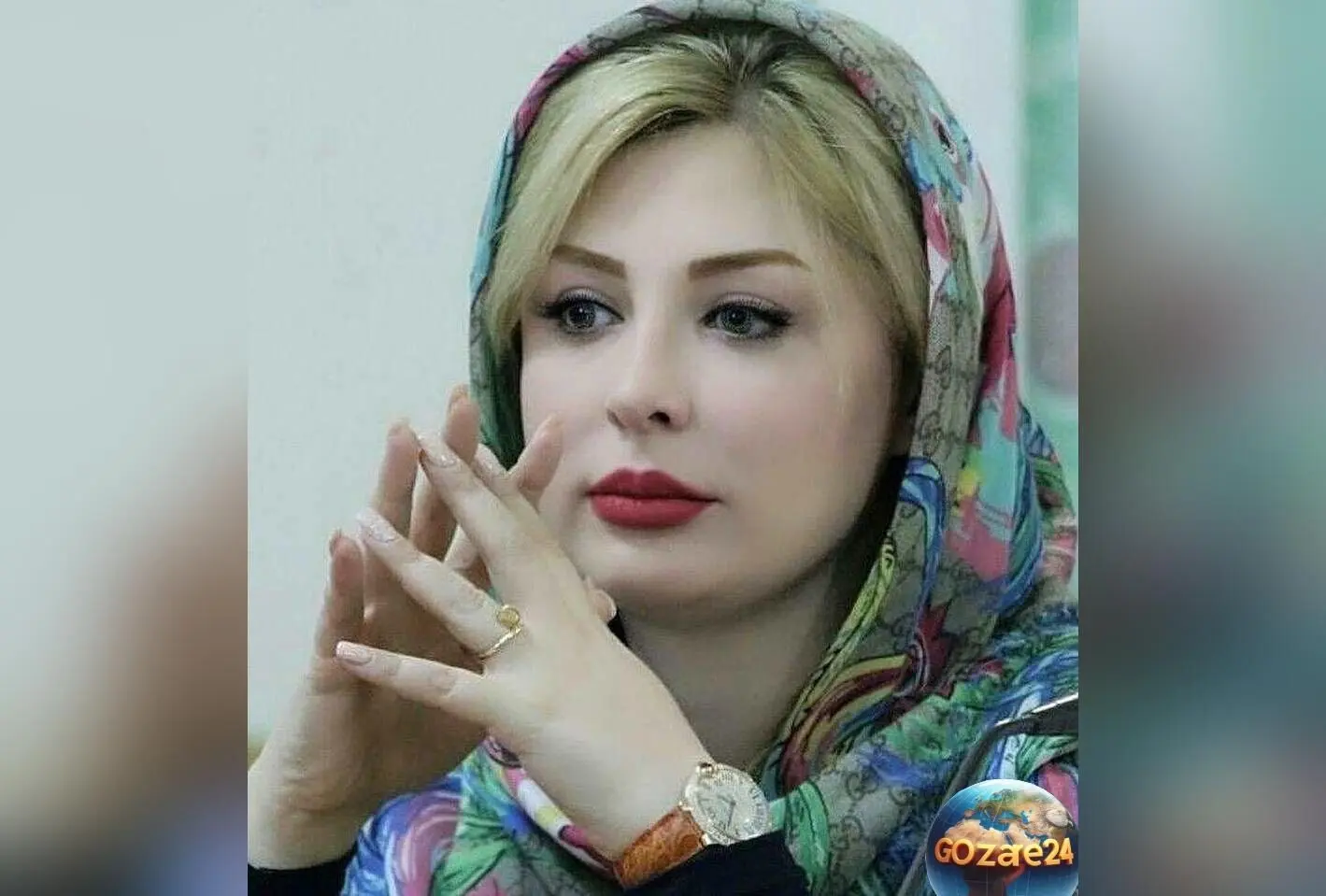 نگاهی به استایل شاد و رنگی نیوشا ضیغمی در بالکن دنج با ویو کوه و طبیعت