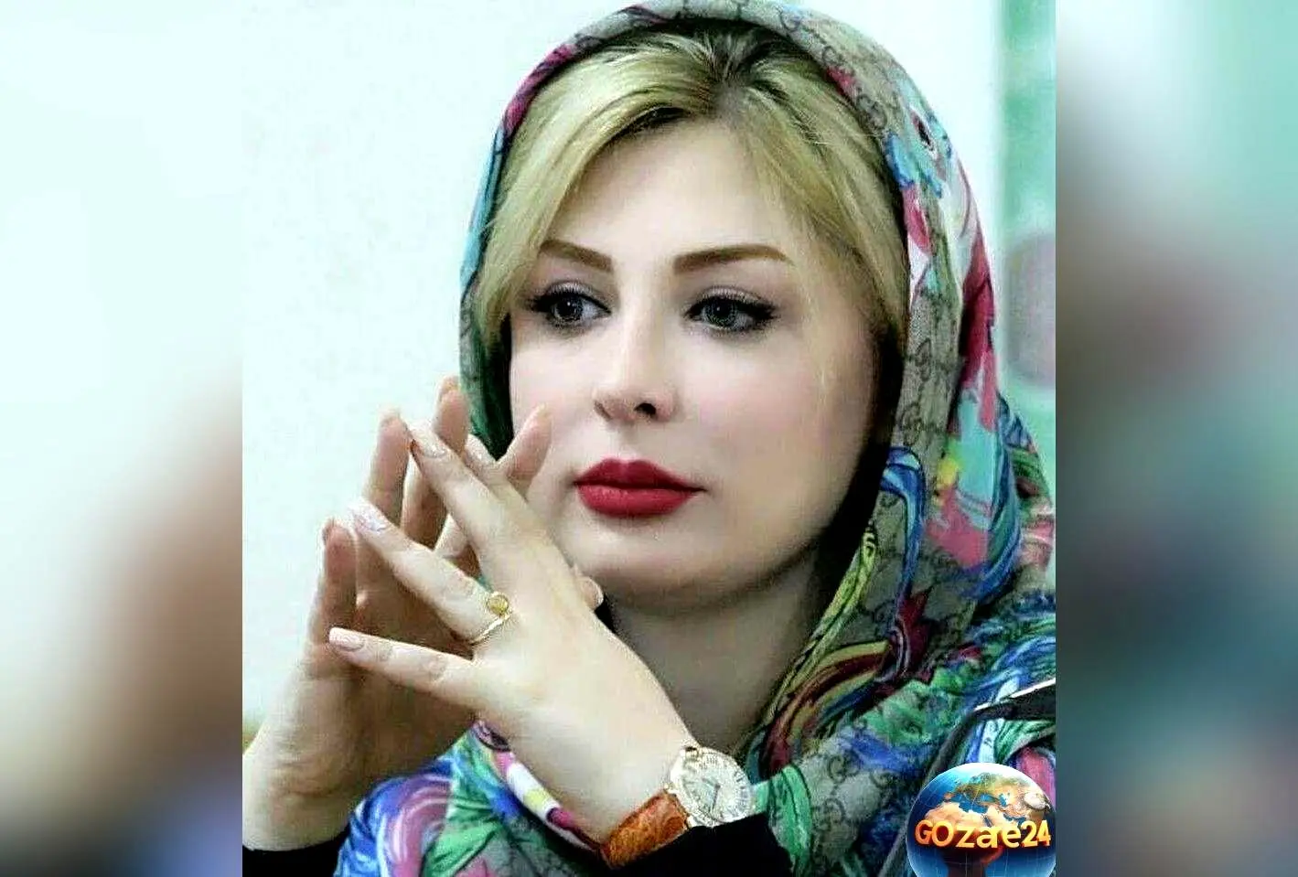نگاهی به استایل شاد و رنگی نیوشا ضیغمی در بالکن دنج با ویو کوه و طبیعت