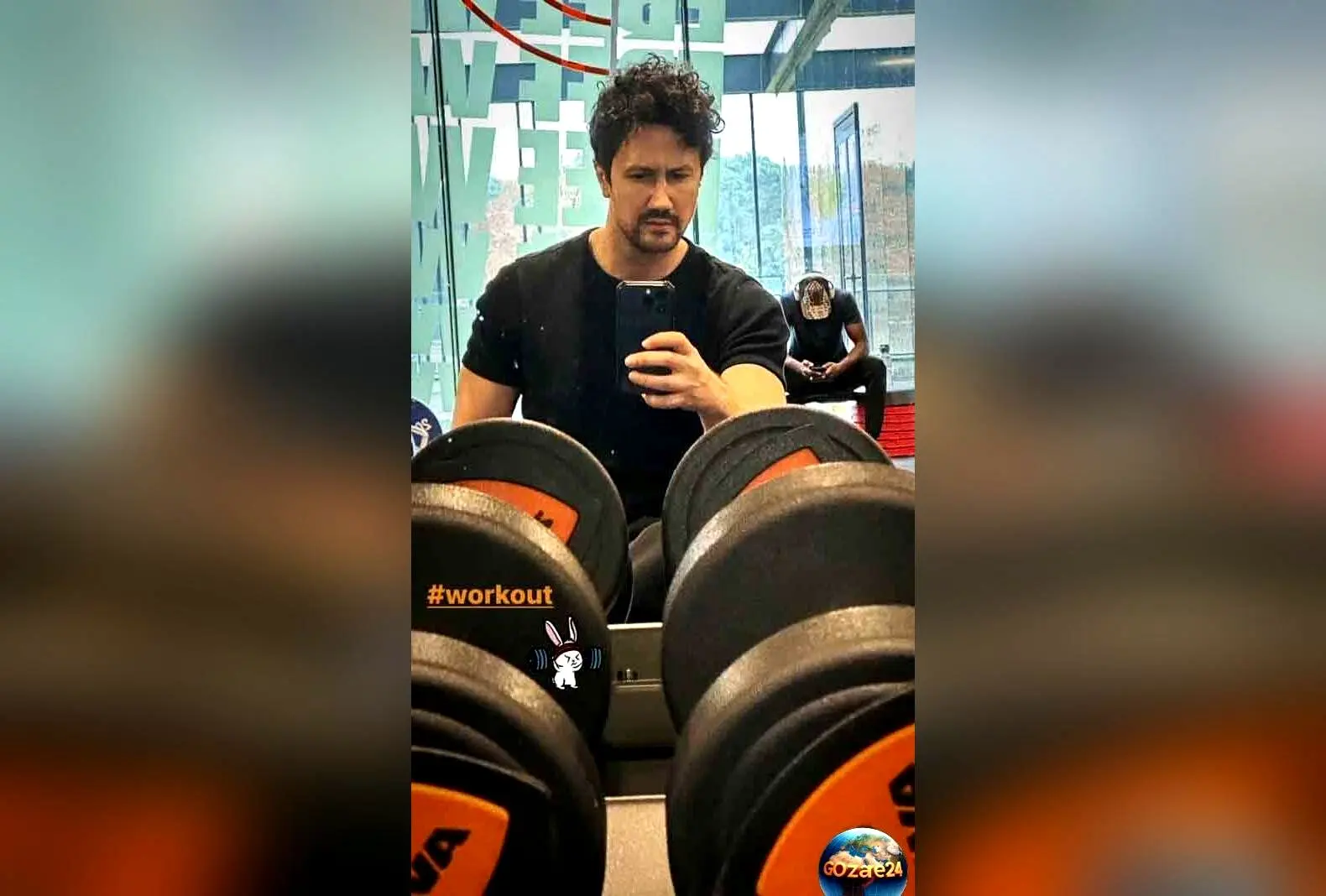 تصاویر جدید از هیکل ورزشی شاهرخ استخری در مقابل آینه باشگاه + عکس‌های جذاب و بازوهای قوی