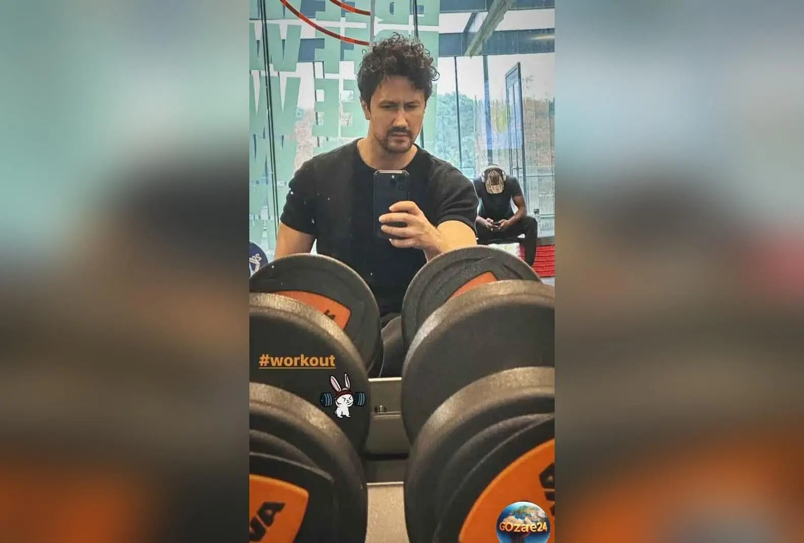 تصاویر جدید از هیکل ورزشی شاهرخ استخری در مقابل آینه باشگاه + عکس‌های جذاب و بازوهای قوی