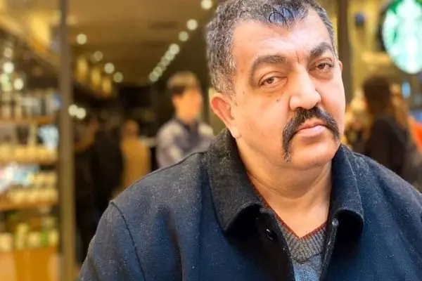 عکس دختر فوق‌العاده جذاب و جوان احمد ایراندوست در دبی با لباس عربی؛ شوکه‌کننده!