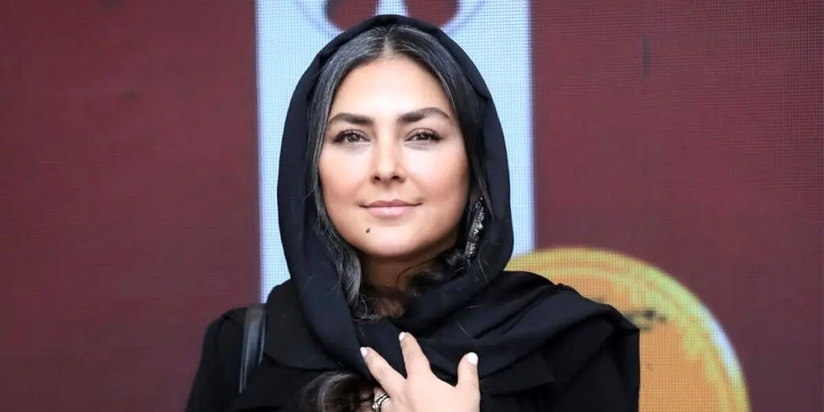 عکس ست جذاب و لوکس هدی زین‌العابدین با کلاه و یقه‌اسکی زرشکی؛ استایل گرم و شیک در فصل سرد