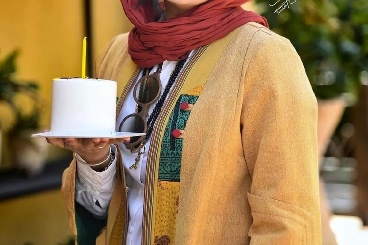 لیندا کیانی با گوشی لاکچری در کنار دوستان ورزشکارش هنگام سلفی گرفتن!