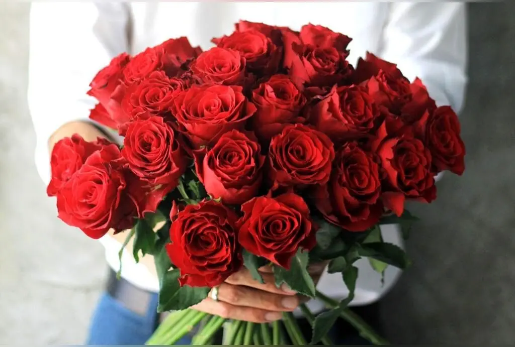 آرایش گل‌های ولنتاین به سبک بهاره رهنما، شبنم قلی‌خانی و سوگل طهماسبی | راهنمای تزیینات عاشقانه و مدرن