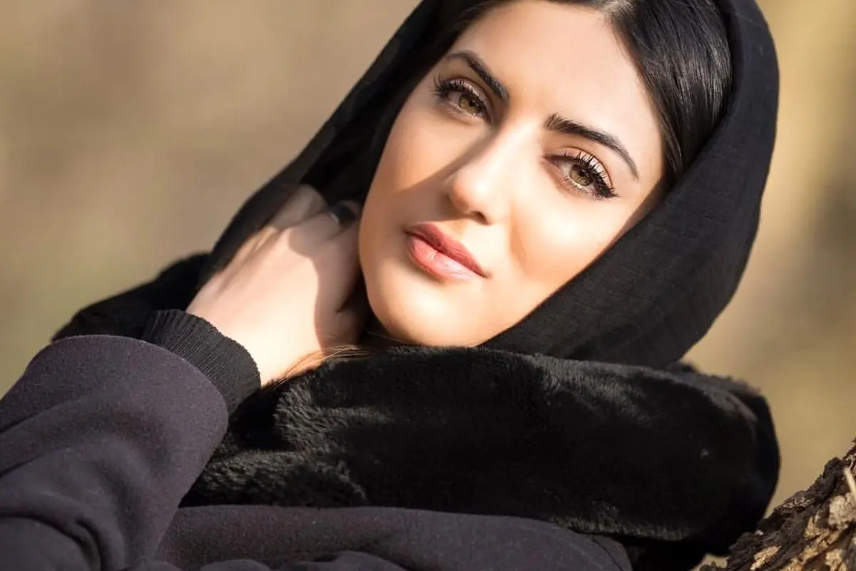 تیپ محلی و خاص هلیا امامی در حین فیلمبرداری داخل حوض آب + عکس متفاوت و جذاب