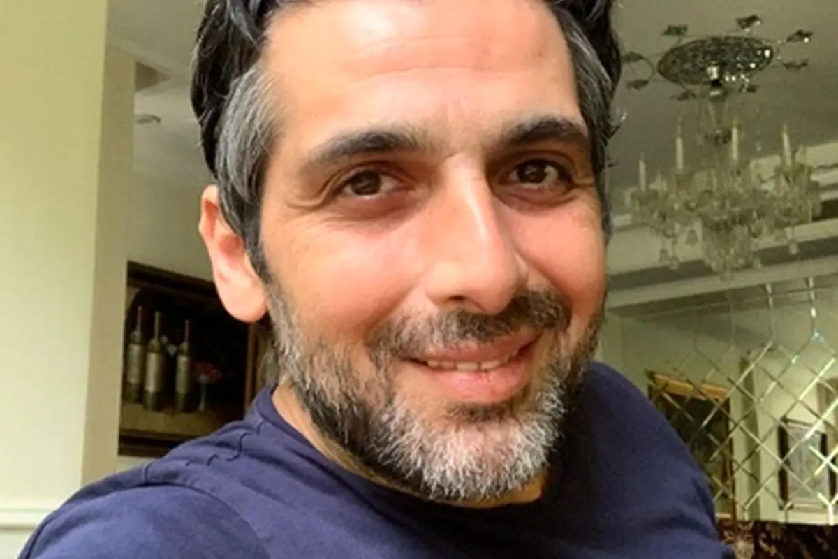 کیک تولد ۴۶ سالگی حمید گودرزی با طراحی ساده و شکلاتی + عکس و داستان زندگی بازیگر دلدادگان
