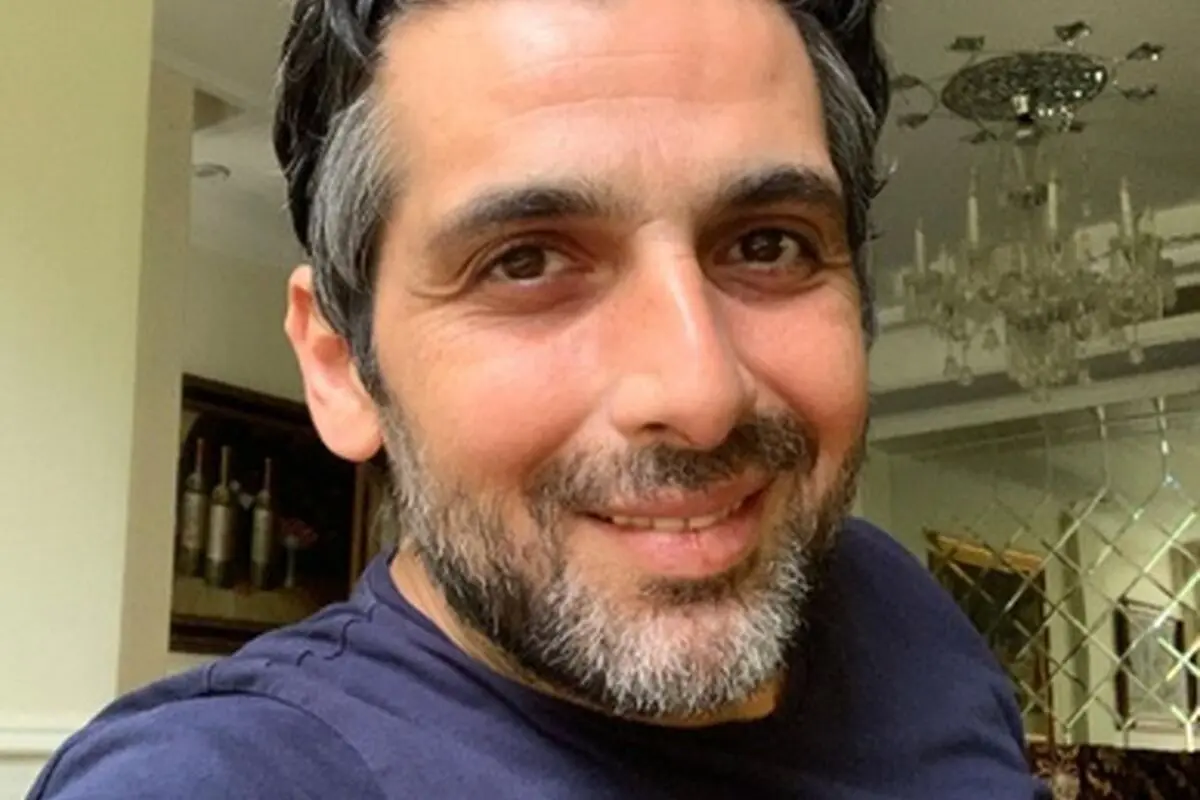 کیک تولد ۴۶ سالگی حمید گودرزی با طراحی ساده و شکلاتی + عکس و داستان زندگی بازیگر دلدادگان