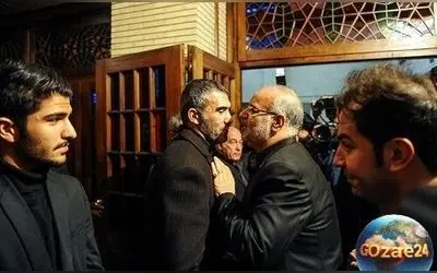 علی دایی در مراسم ترحیم پدر احمدرضا عابدزاده با حضور در کنار او؛ عکس و جزئیات مراسم عزاداری