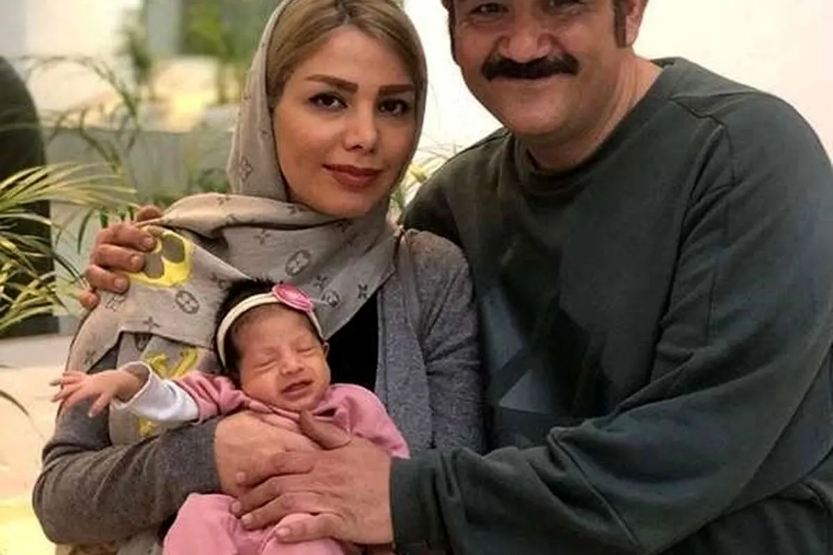 تولد ساده و شیک مهران غفوریان در کنار همسر و دخترش با کیک خلاقانه اوستا قناد و لحظه‌های شیرین هانای شیطون
