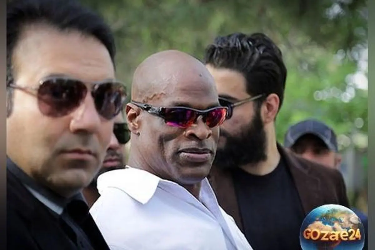 رونی کلمن اسطوره مسترالمپیا در سفر به ایران و حضور در مزار شهید با دسته گل صورتی + عکس دیده نشده