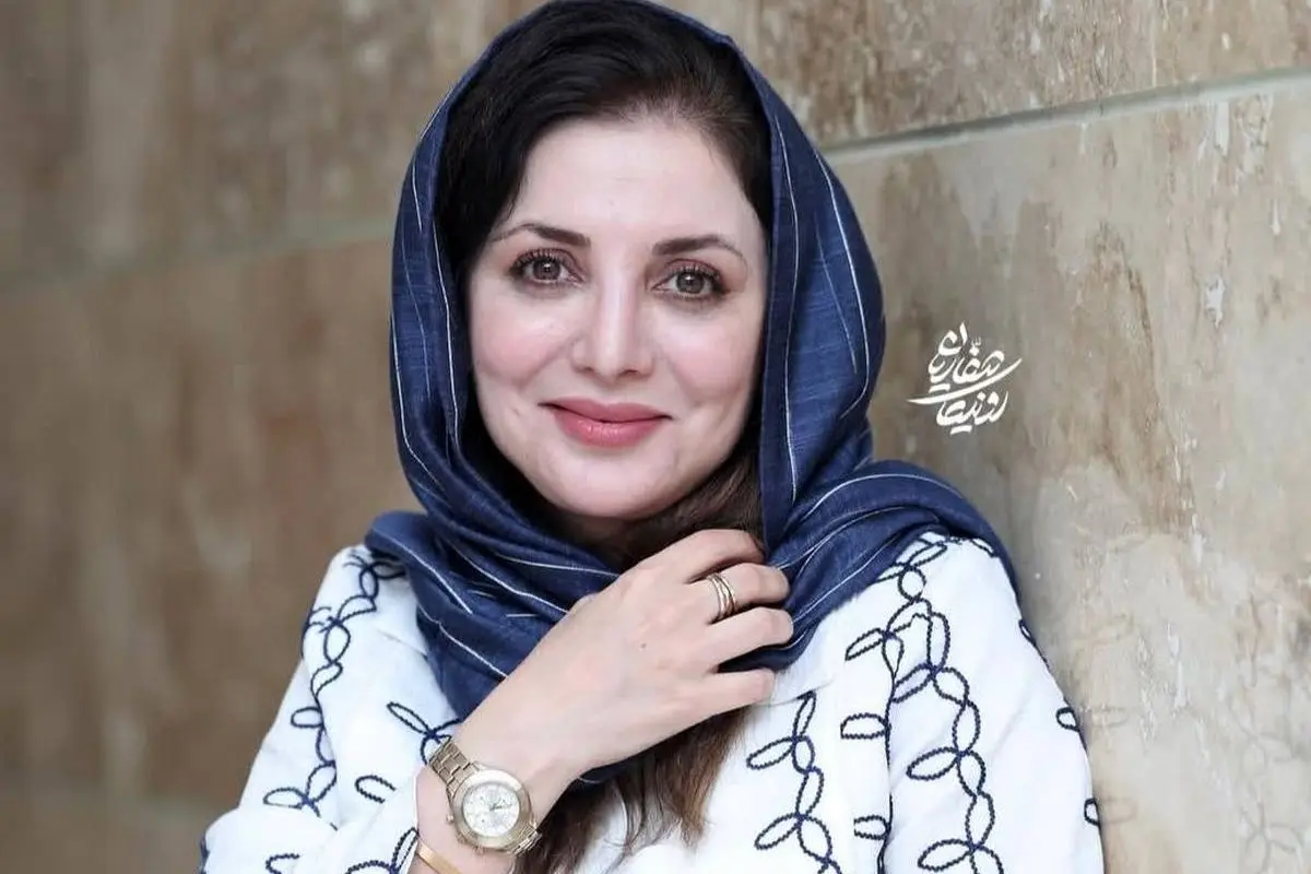 رویا میرعلمی در مراسم اکران "جزایر قناری" با استایلی ساده و شیک، نشان داد که سادگی و ذوق در مد، هم‌راستا با شخصیت متین او است