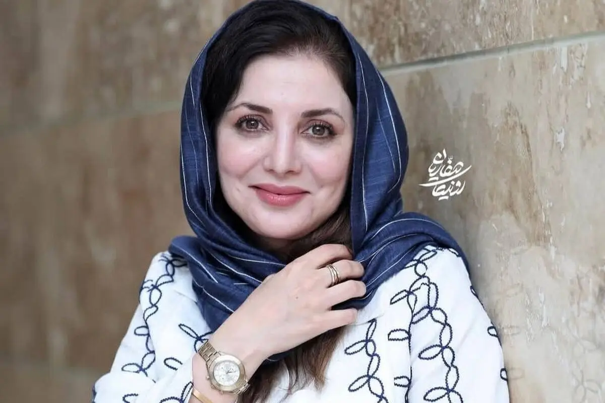 رویا میرعلمی در مراسم اکران "جزایر قناری" با استایلی ساده و شیک، نشان داد که سادگی و ذوق در مد، هم‌راستا با شخصیت متین او است
