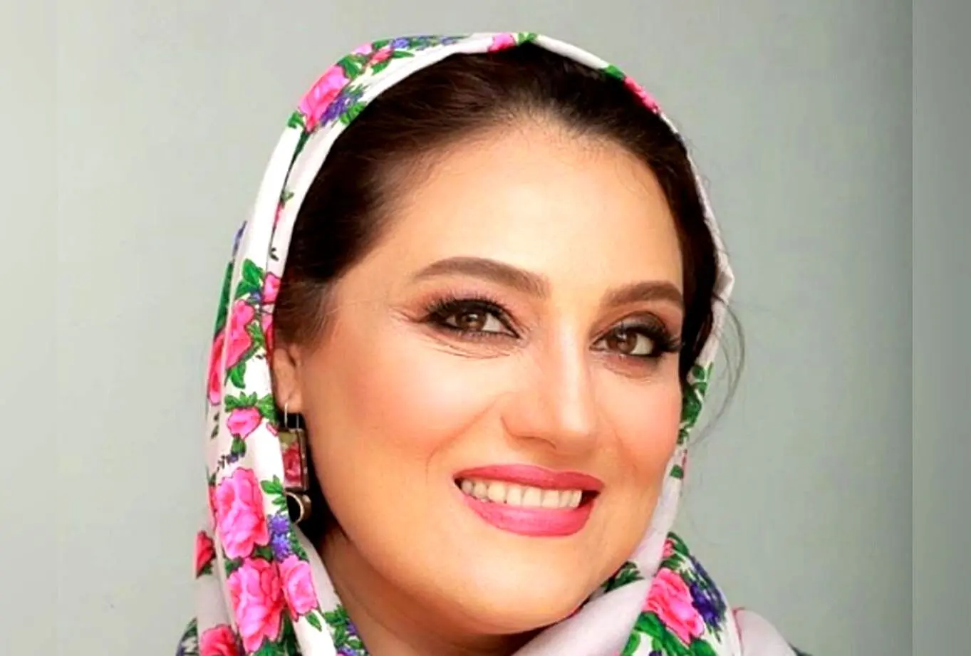 مادر و مادرشوهر ناز شبنم مقدمی با چهره‌ای مهربان و موهای پرکلاغی؛ تصاویر دیدنی از خانواده بازیگر محبوب ایران
