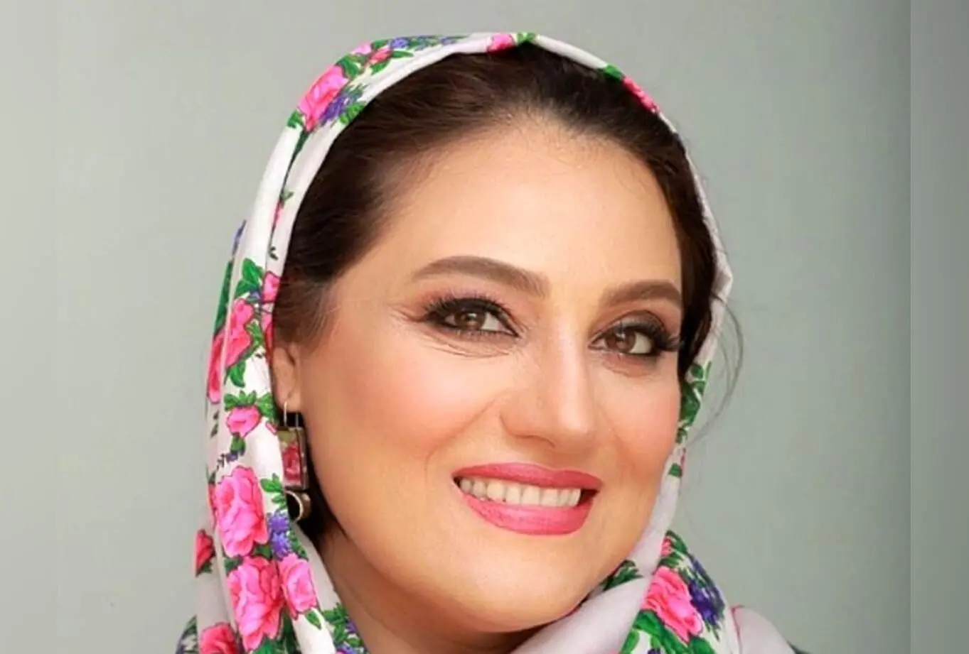 مادر و مادرشوهر ناز شبنم مقدمی با چهره‌ای مهربان و موهای پرکلاغی؛ تصاویر دیدنی از خانواده بازیگر محبوب ایران