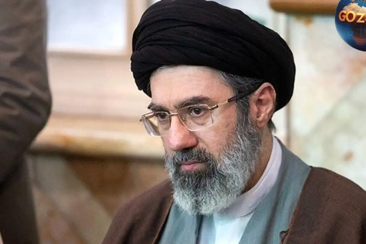 عکس معنادار کفش اسپورت سیدمجتبی خامنه‌ای فرزند رهبر انقلاب با قیمت ۳۰۰ هزار تومان و برند ایرانی