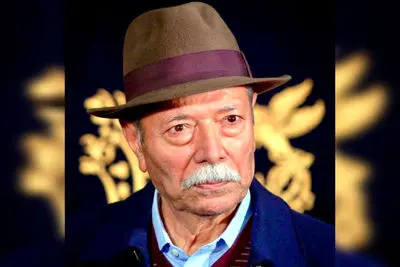 بغض علی نصیریان در اکران دانشجویی فیلم «هفت بهار نارنج» در دانشگاه امیرکبیر: آینده ایران دست شماست.
