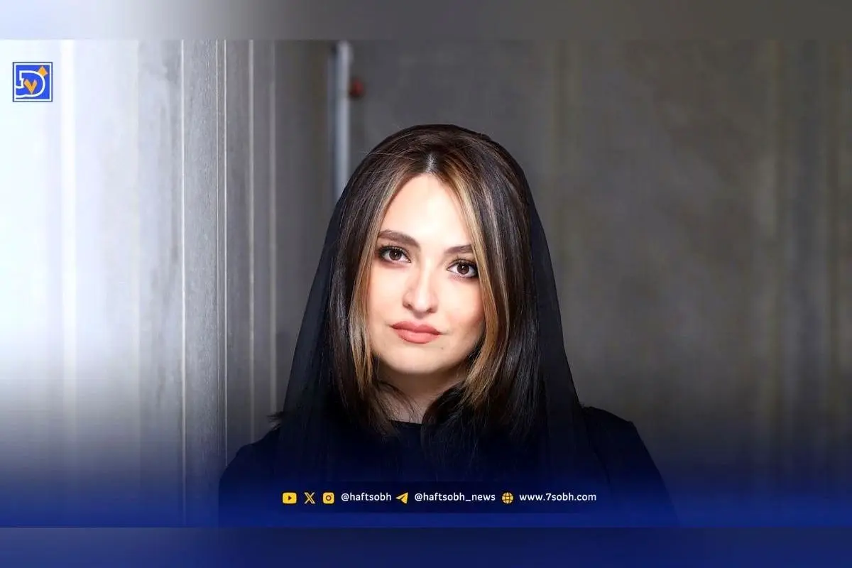 گلاره عباسی با استایل مخمل زرشکی لاکچری در پشت صحنه نمایش «بتهوون»؛ نگاهی متفاوت و جذاب به مد روز