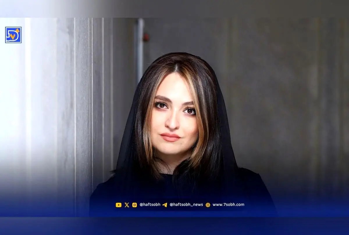 گلاره عباسی با استایل مخمل زرشکی لاکچری در پشت صحنه نمایش «بتهوون»؛ نگاهی متفاوت و جذاب به مد روز