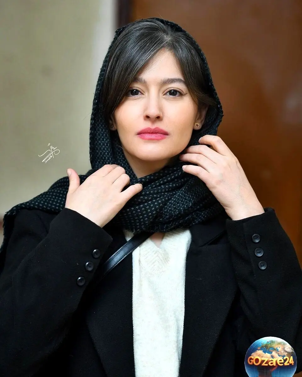 ترندهای تابستان ۱۴۰۴ با استایل طبیعت‌الهام‌گرفته پردیس احمدیه: شکوفه‌های نارنجی روی پیراهن سفید