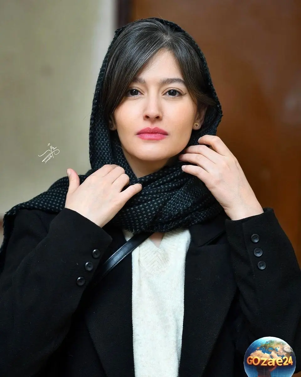 ترندهای تابستان ۱۴۰۴ با استایل طبیعت‌الهام‌گرفته پردیس احمدیه: شکوفه‌های نارنجی روی پیراهن سفید