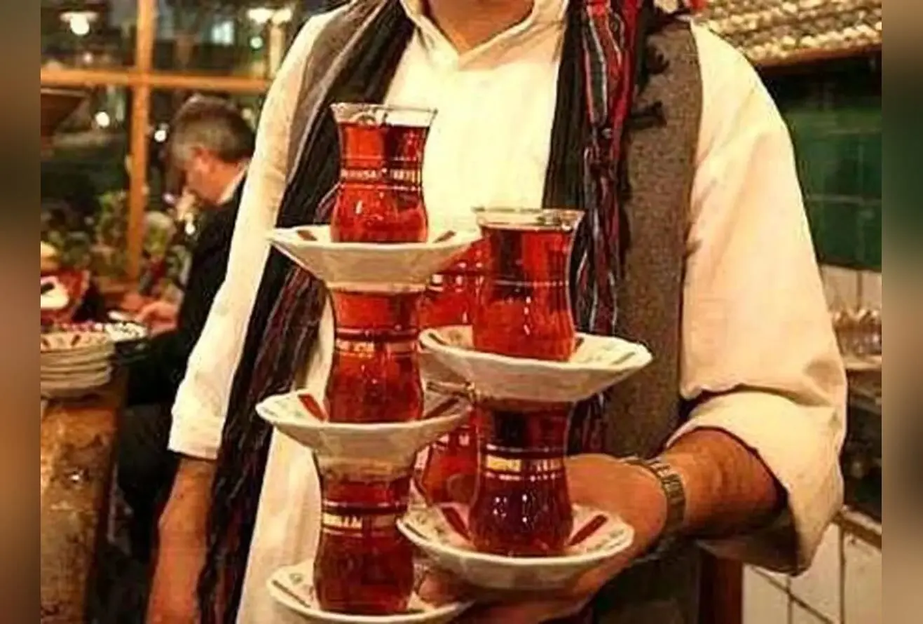 عکس‌های ویژه از مهمانی چای لندنی با حضور بازیگران ایرانی | استایل‌های خاص و دیدنی سیما خضرآبادی، مهراوه شریفی‌نیا و دیگر هنرمندان