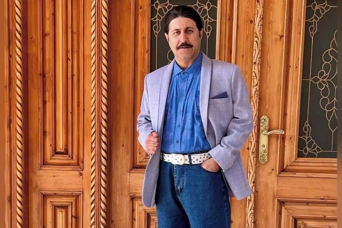 طراحی داخلی مدرن با مبلمان سبز و هنرهای معاصر در خانه رحمت پایتخت