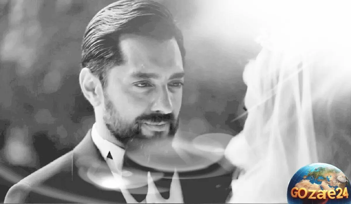 آشپزخانه مدرن با کابینت‌های سفید، گاز رومیزی و نور مخفی بالا؛ طراحی شیک و ساده خانه مینا مختاری و بهرام رادان